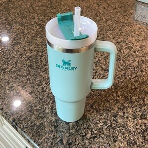 STANLEY Tumbler H2O FlowState Quencher 40oz Sea Foam